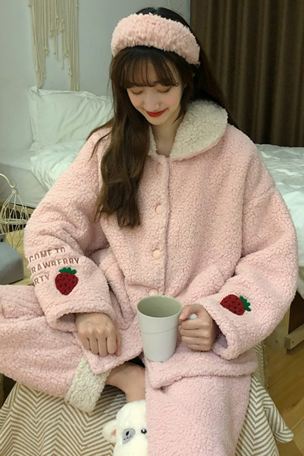 딸기 레터링 배색카라 동그리포켓 여성 수면잠옷