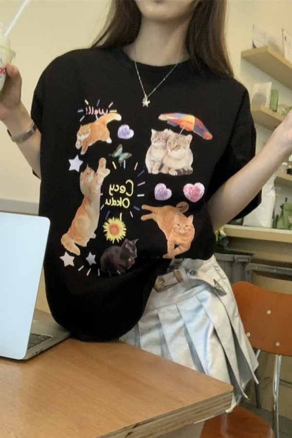 장난꾸러기 고양이 라운드넥 반팔 루즈핏 티셔츠